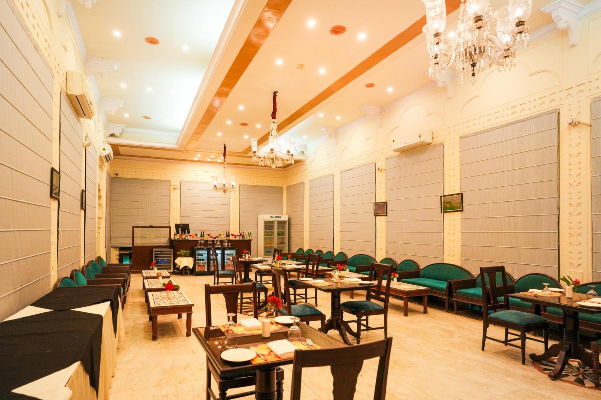 Club Mahindra Bharatpur Hotel Екстериор снимка