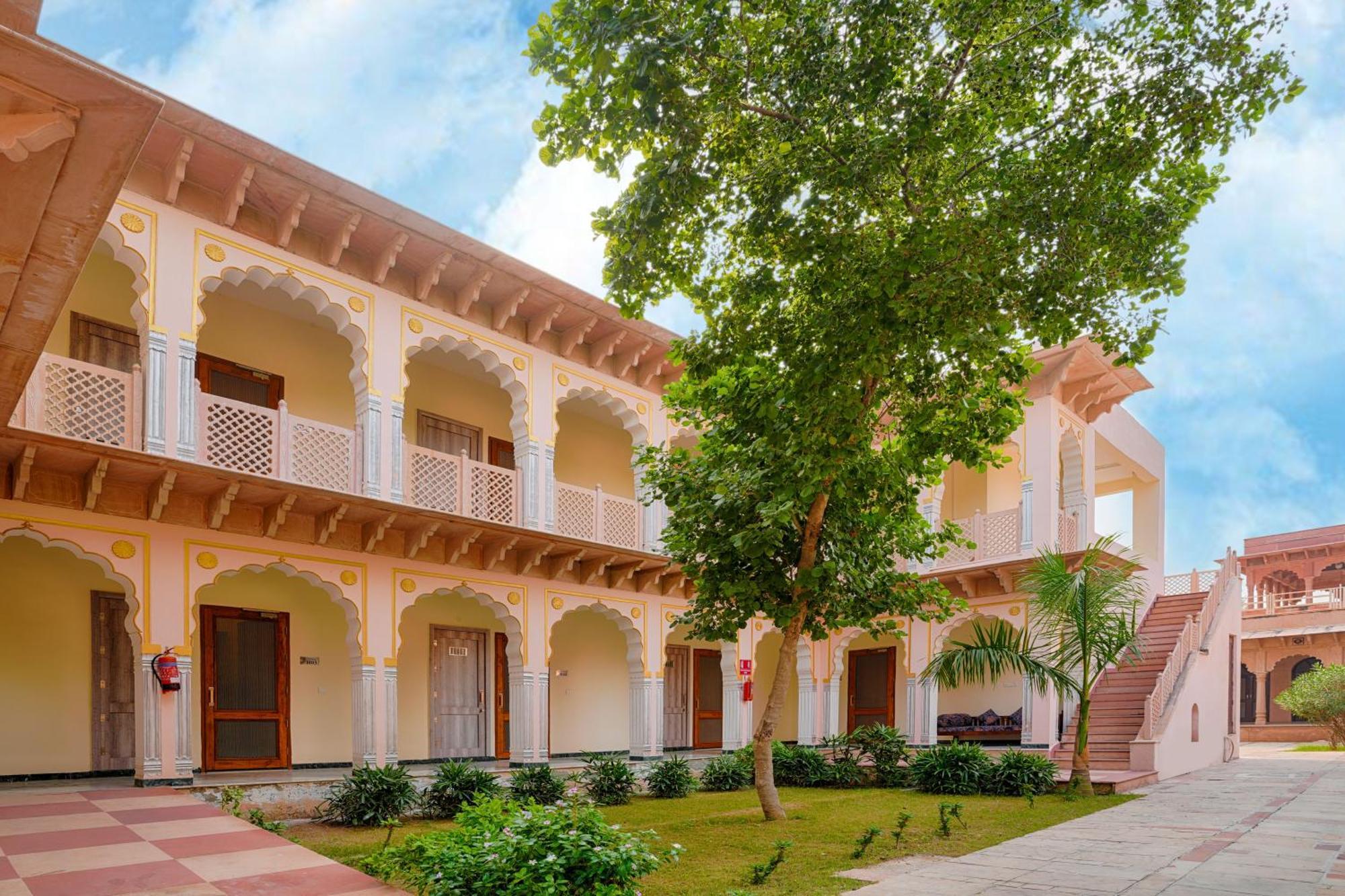 Club Mahindra Bharatpur Hotel Екстериор снимка